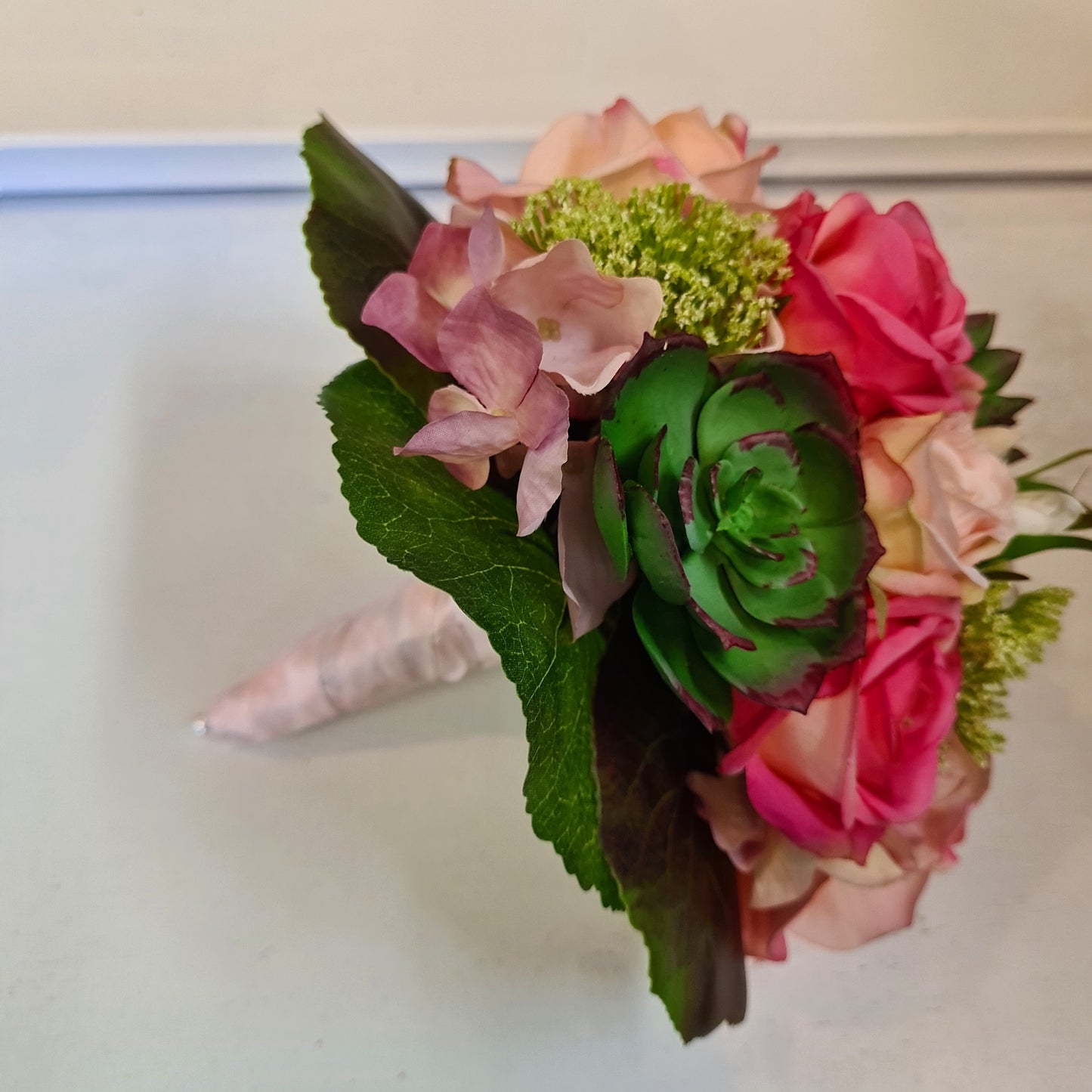 Brautstrauß mit Rosen & Succulenten