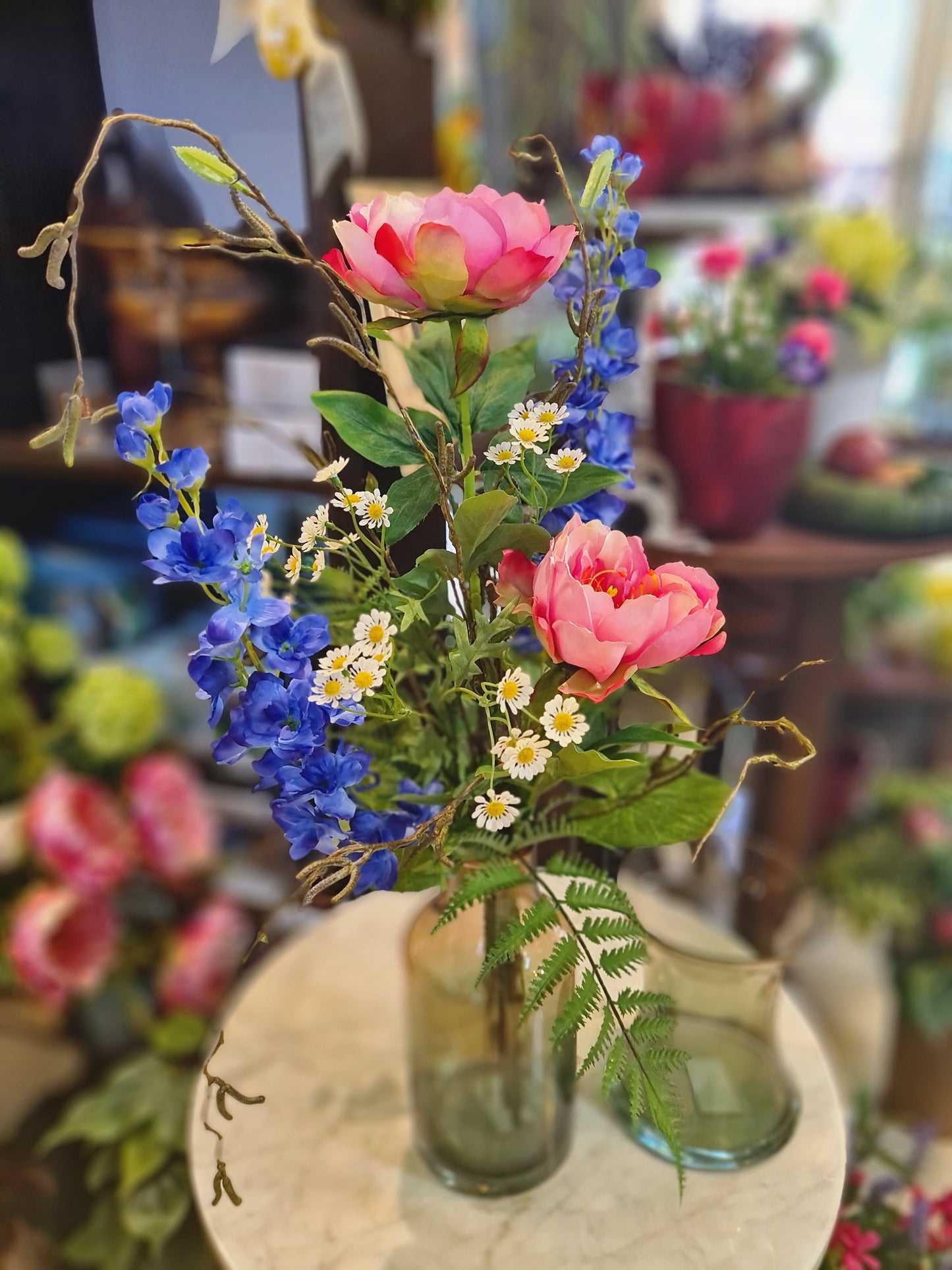 Blumenstrauß aus Pfingstrosen & Rittersporn