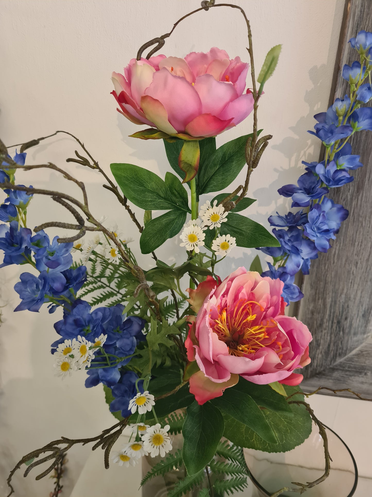Blumenstrauß aus Pfingstrosen & Rittersporn