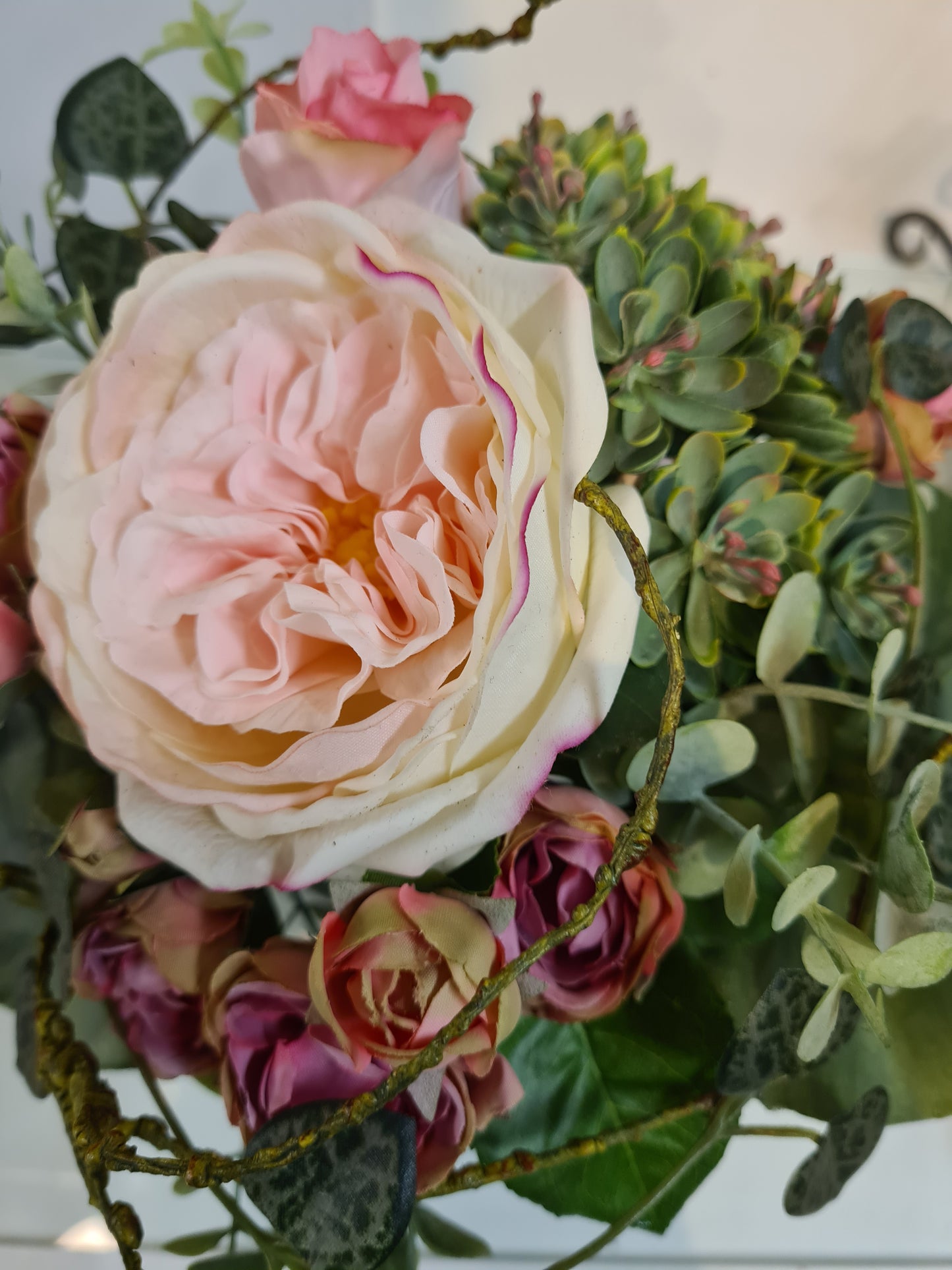 Blumenstrauß mit Rosen in rosa
